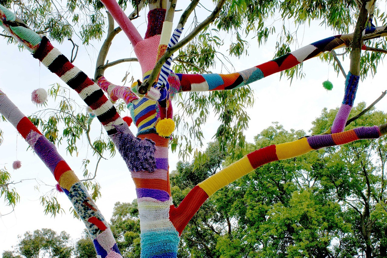 Craftivism Talk and Collective Yarn-bombing - Caroline Kuyper